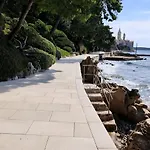 Rab Aurora