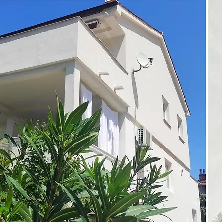 Rab Aurora Apartament *