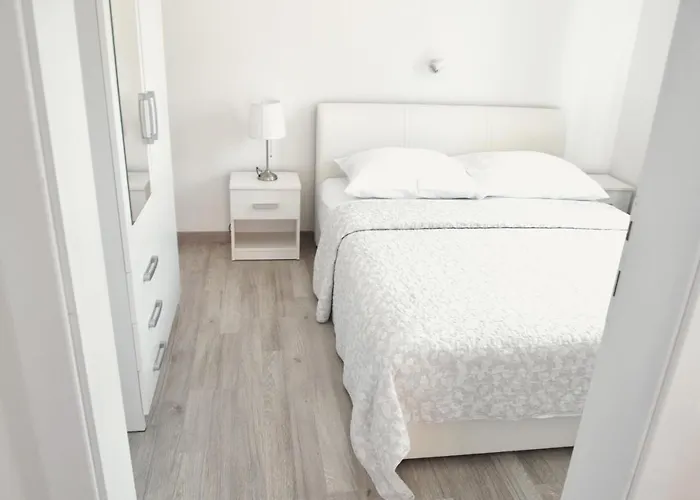 Rab Aurora Apartamento *